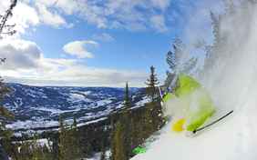 Ein Schlepplift findet sich gleich hinter der Anlage